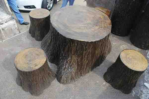 仿樹樁（zhuāng）桌（zhuō）凳