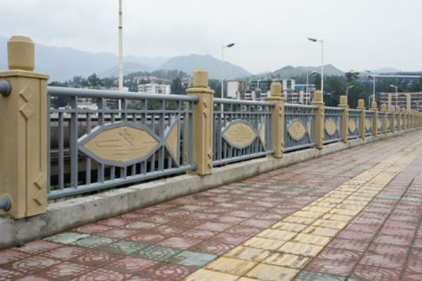 複合式欄（lán）杆