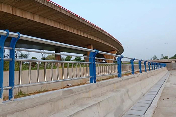 不鏽鋼欄（lán）杆