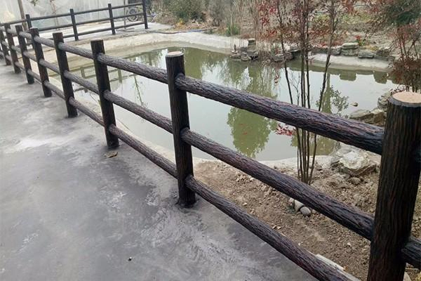 仿樹皮（pí）欄杆