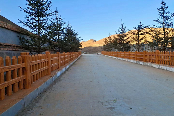 仿（fǎng）木柵欄